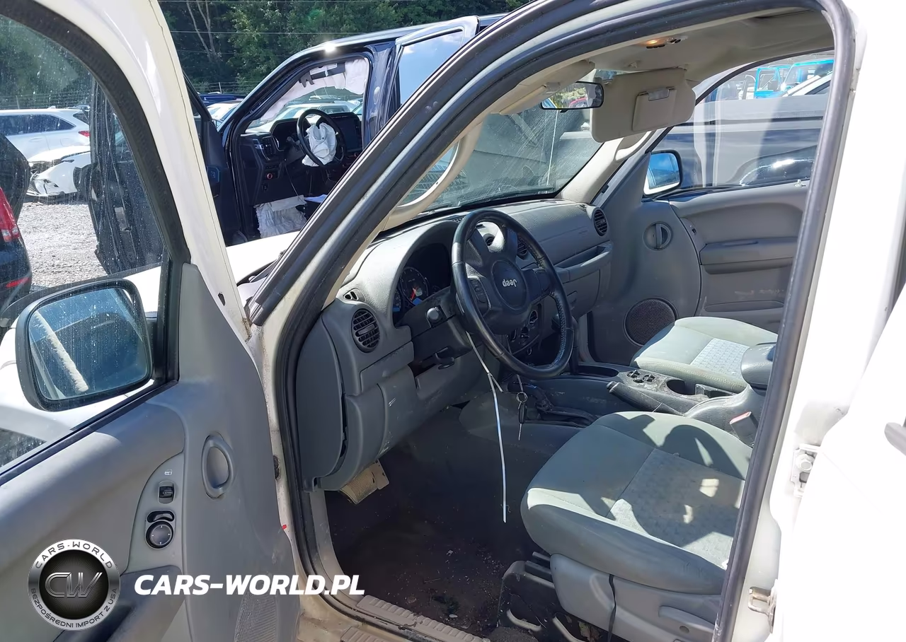 2005 Jeep Liberty Sport VIN:1J4GL48KX5W711920 - 5