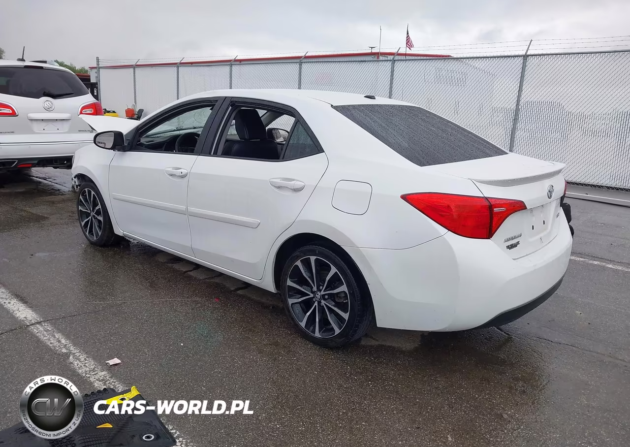 2018 Toyota Corolla Xse VIN:5YFBURHE2JP762190 - 3