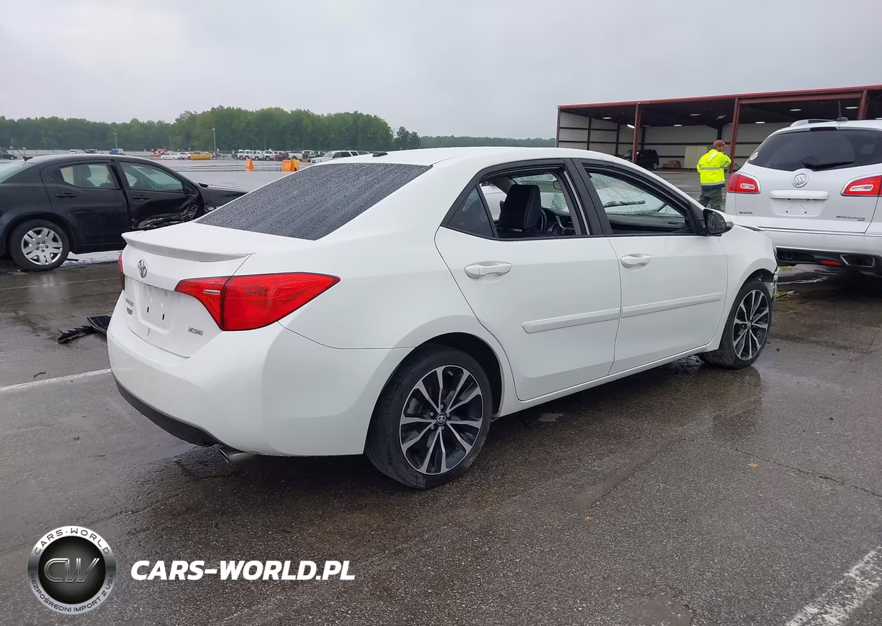 2018 Toyota Corolla Xse VIN:5YFBURHE2JP762190 - 4
