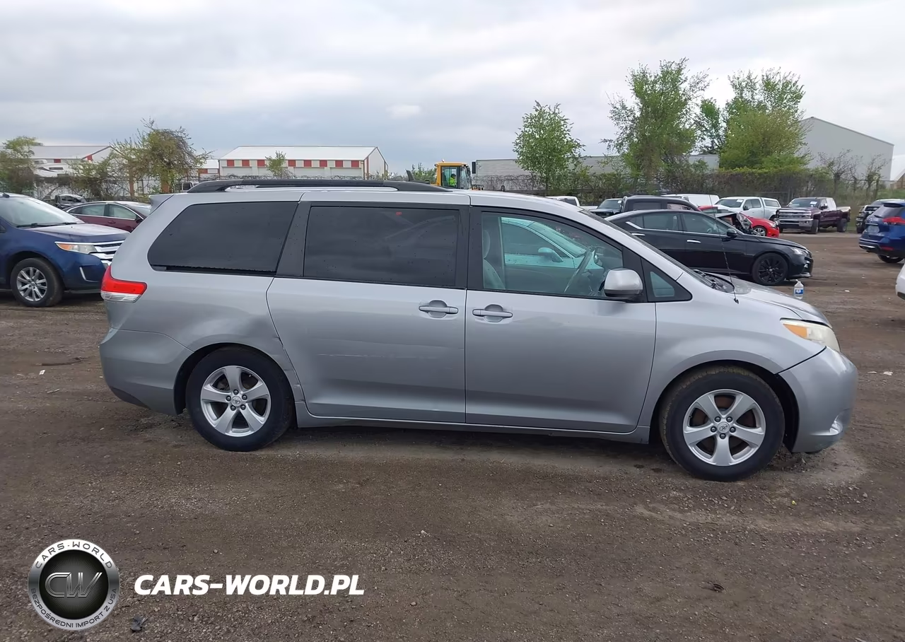 2011 Toyota Sienna Le VIN:5TDKK3DC0BS035453 - 13