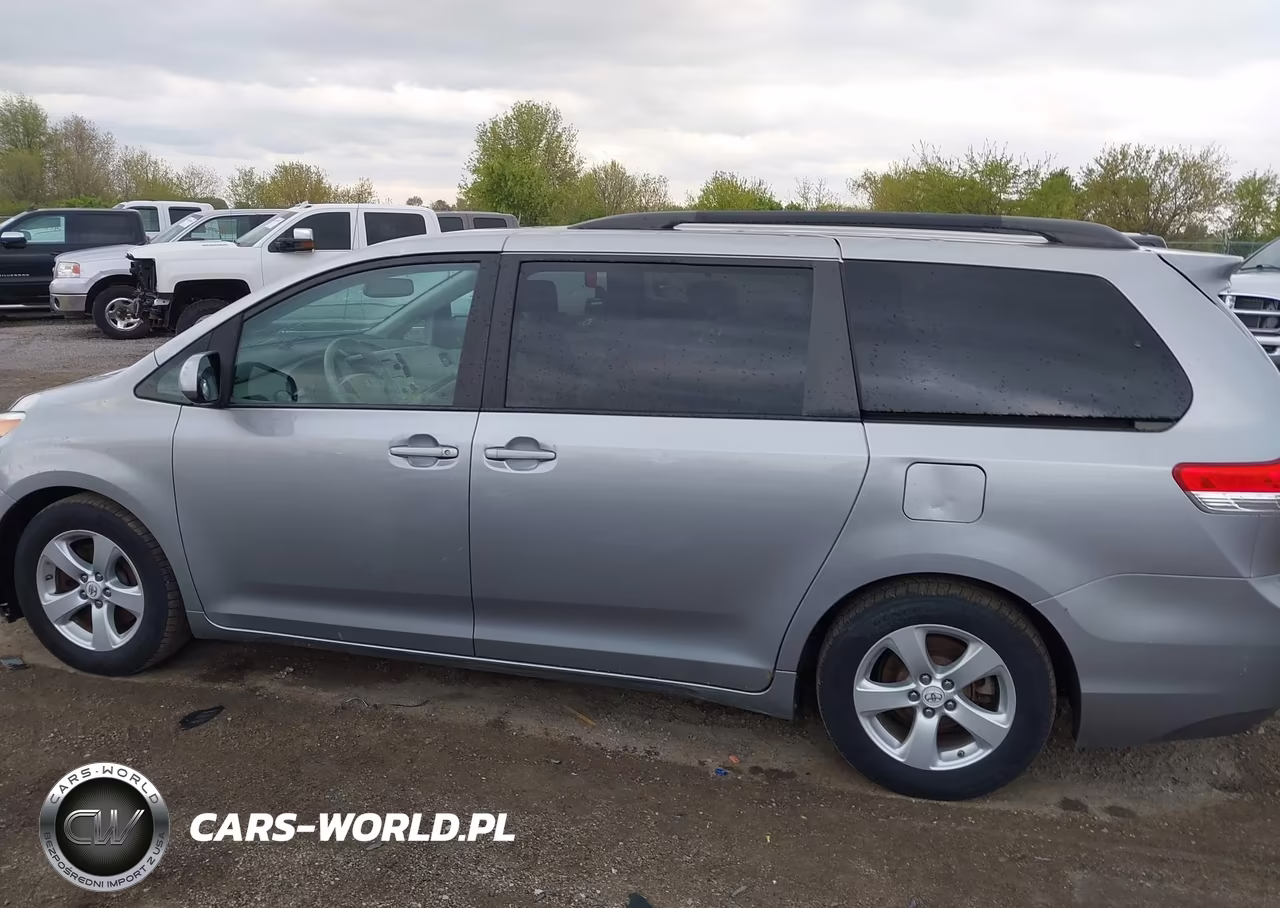2011 Toyota Sienna Le VIN:5TDKK3DC0BS035453 - 14
