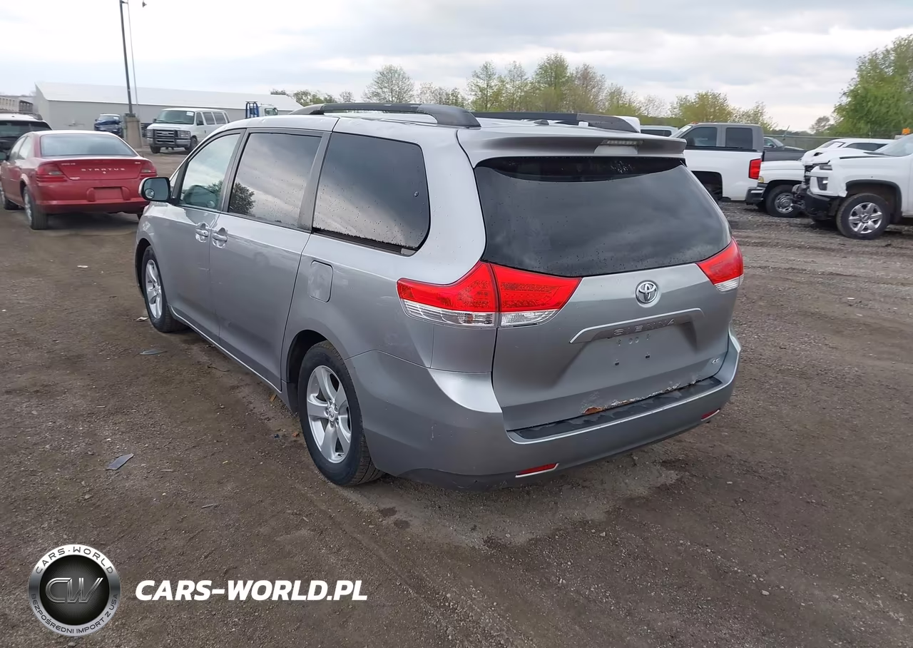 2011 Toyota Sienna Le VIN:5TDKK3DC0BS035453 - 3