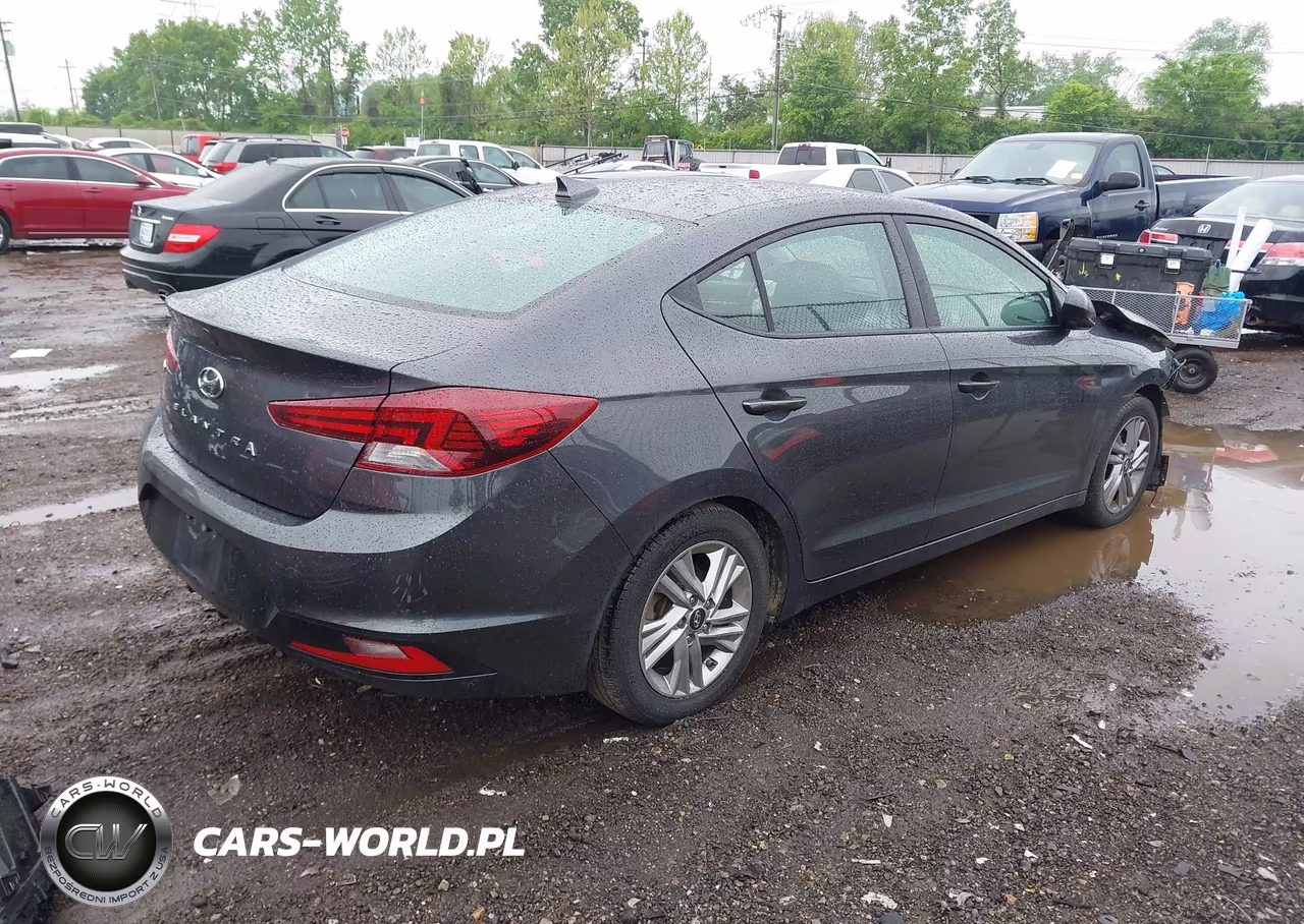 2020 Hyundai Elantra Sel VIN:5NPD84LF7LH582350 - 4