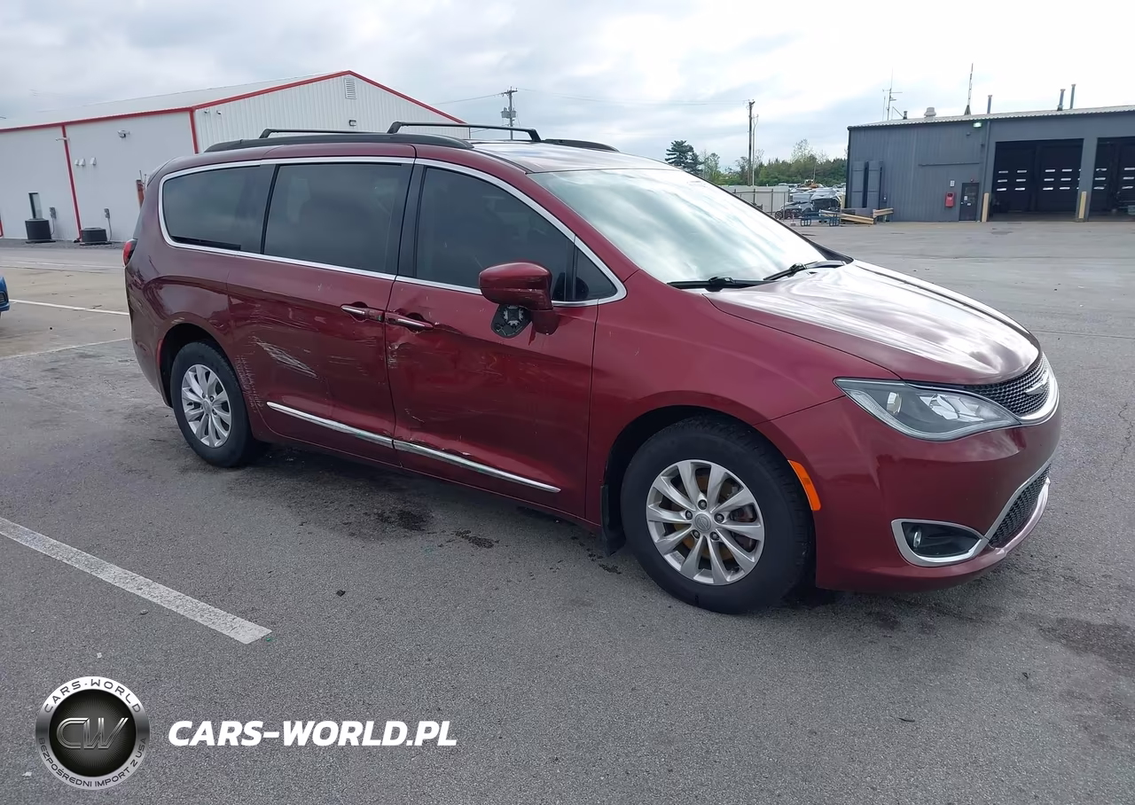 2017 Chrysler Pacifica Touring-L