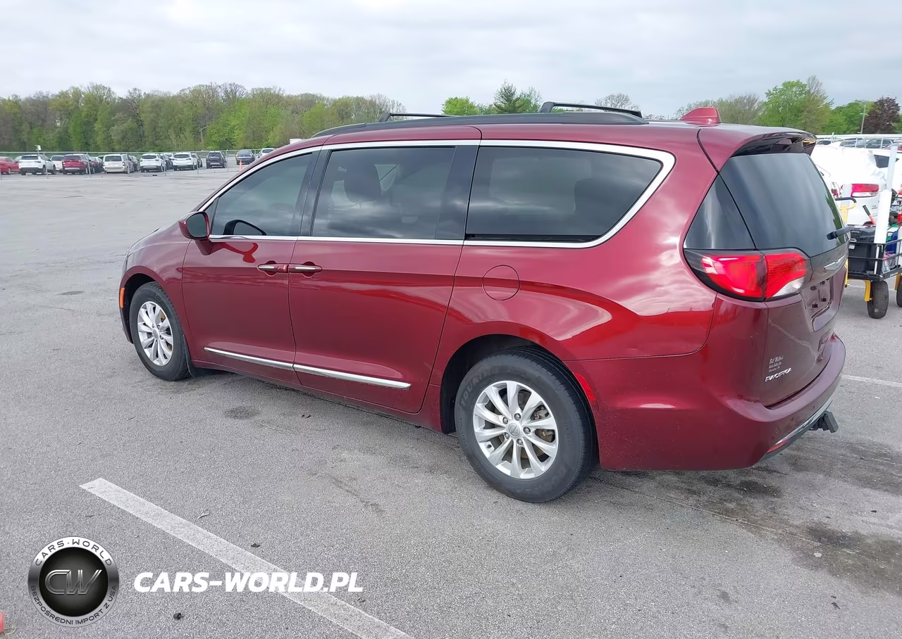 2017 Chrysler Pacifica Touring-L VIN:2C4RC1BG5HR542405 - 3