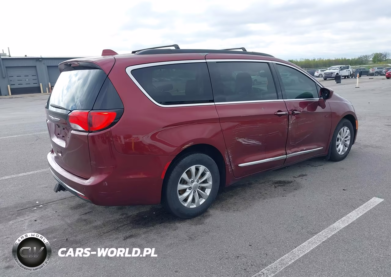 2017 Chrysler Pacifica Touring-L VIN:2C4RC1BG5HR542405 - 4