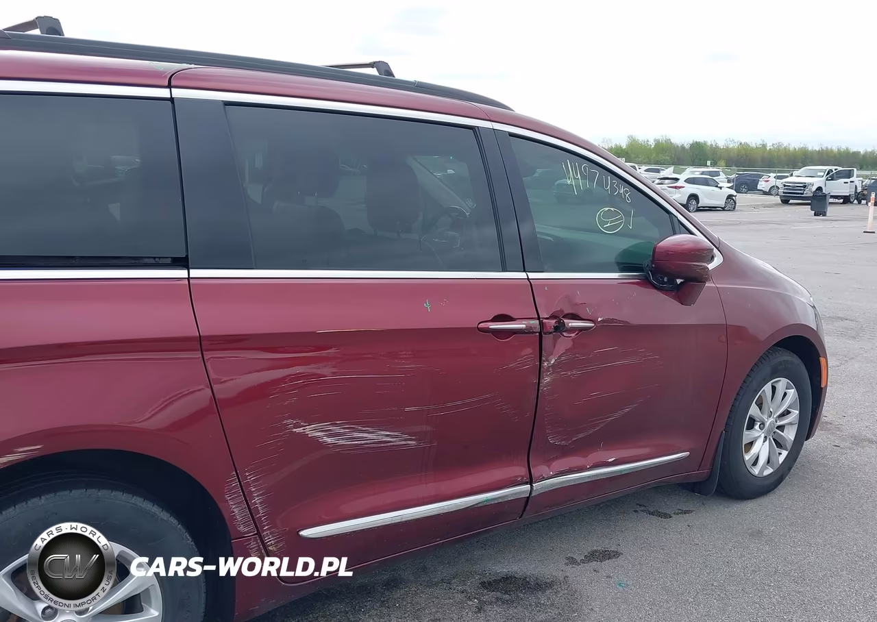 2017 Chrysler Pacifica Touring-L VIN:2C4RC1BG5HR542405 - 6