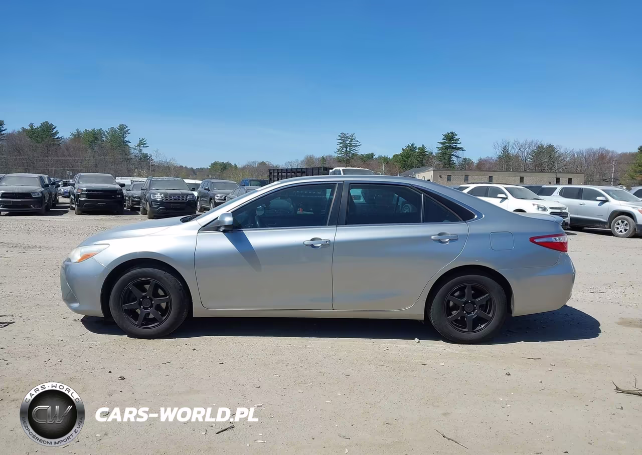 2015 Toyota Camry Le VIN:4T1BF1FK6FU006064 - 14