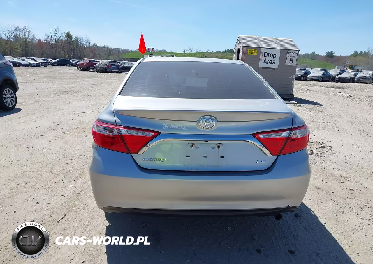 2015 Toyota Camry Le VIN:4T1BF1FK6FU006064 - 16