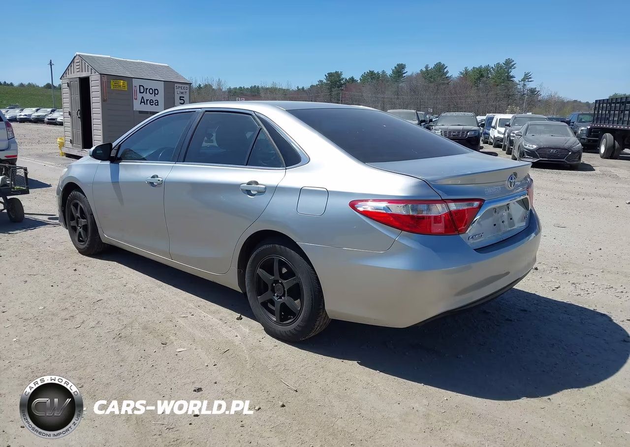 2015 Toyota Camry Le VIN:4T1BF1FK6FU006064 - 3