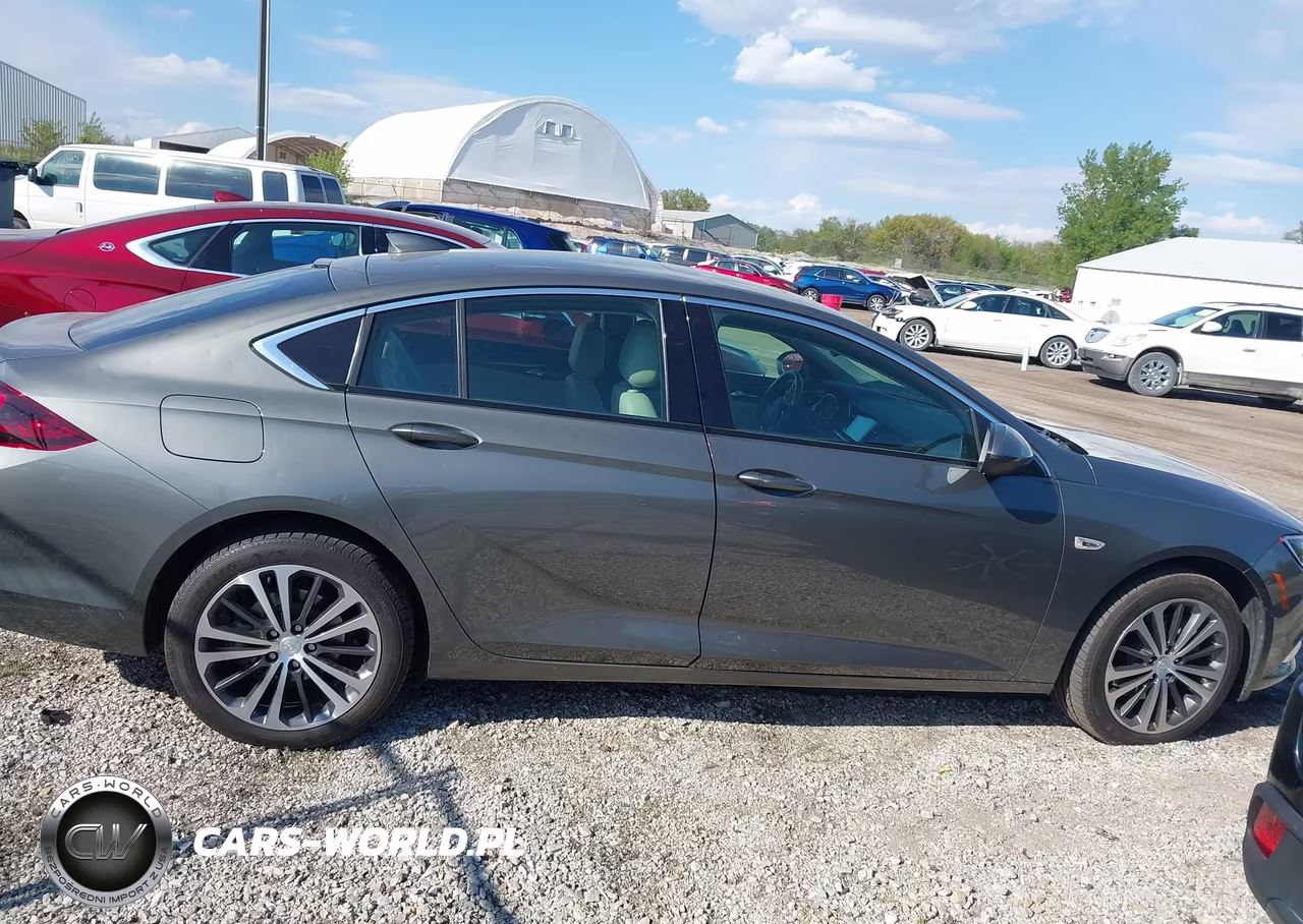 2018 Buick Regal Sportback Essence VIN:W04GR6SX1J1099483 - 13