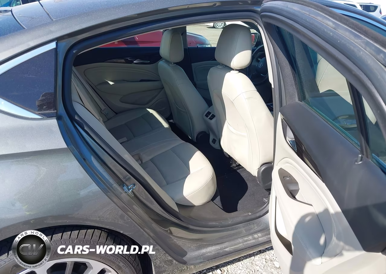 2018 Buick Regal Sportback Essence VIN:W04GR6SX1J1099483 - 8