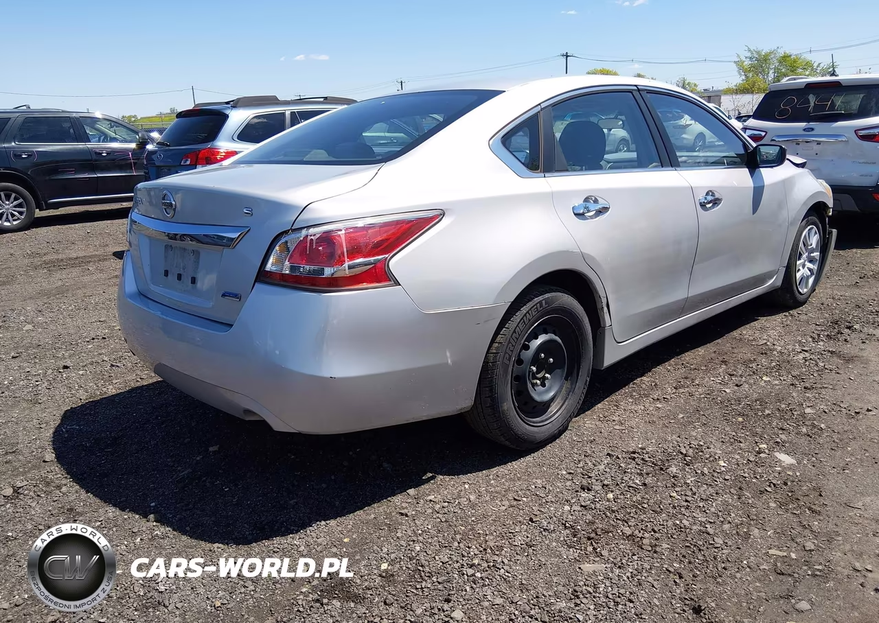 2014 Nissan Altima 2.5 S VIN:1N4AL3AP0EN371345 - 4