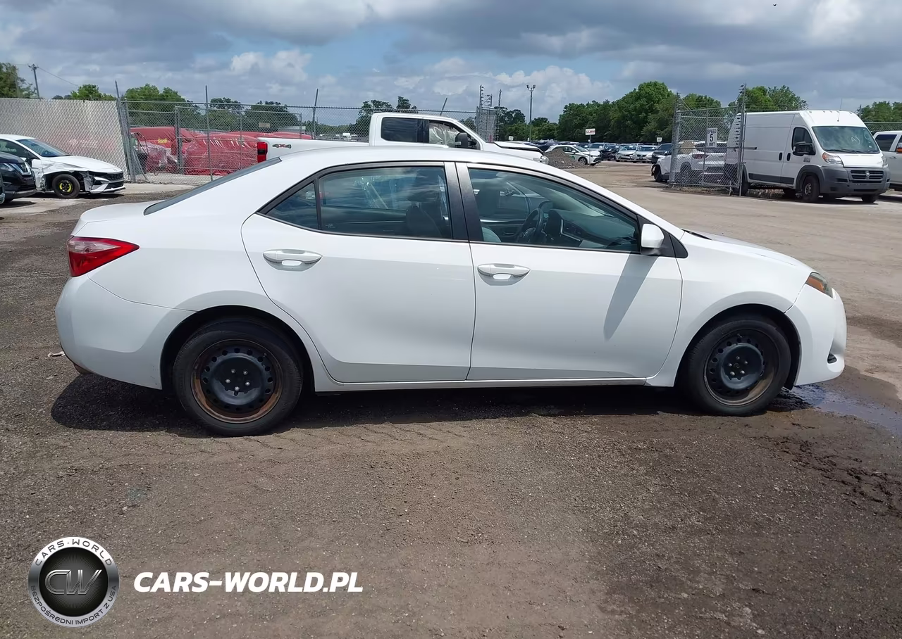 2017 Toyota Corolla Le VIN:5YFBURHE4HP700008 - 13