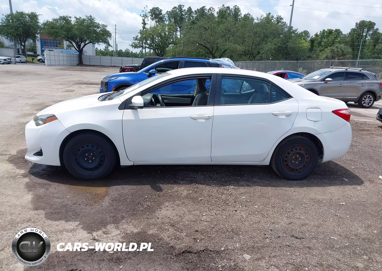 2017 Toyota Corolla Le VIN:5YFBURHE4HP700008 - 14