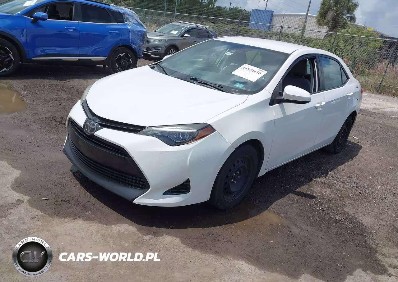 2017 Toyota Corolla Le VIN:5YFBURHE4HP700008 - 2