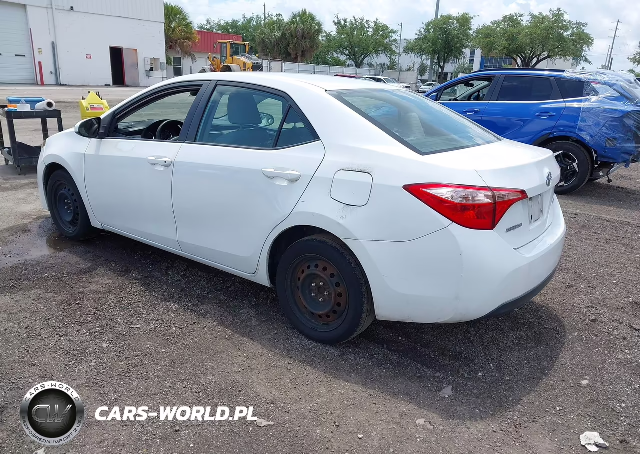 2017 Toyota Corolla Le VIN:5YFBURHE4HP700008 - 3