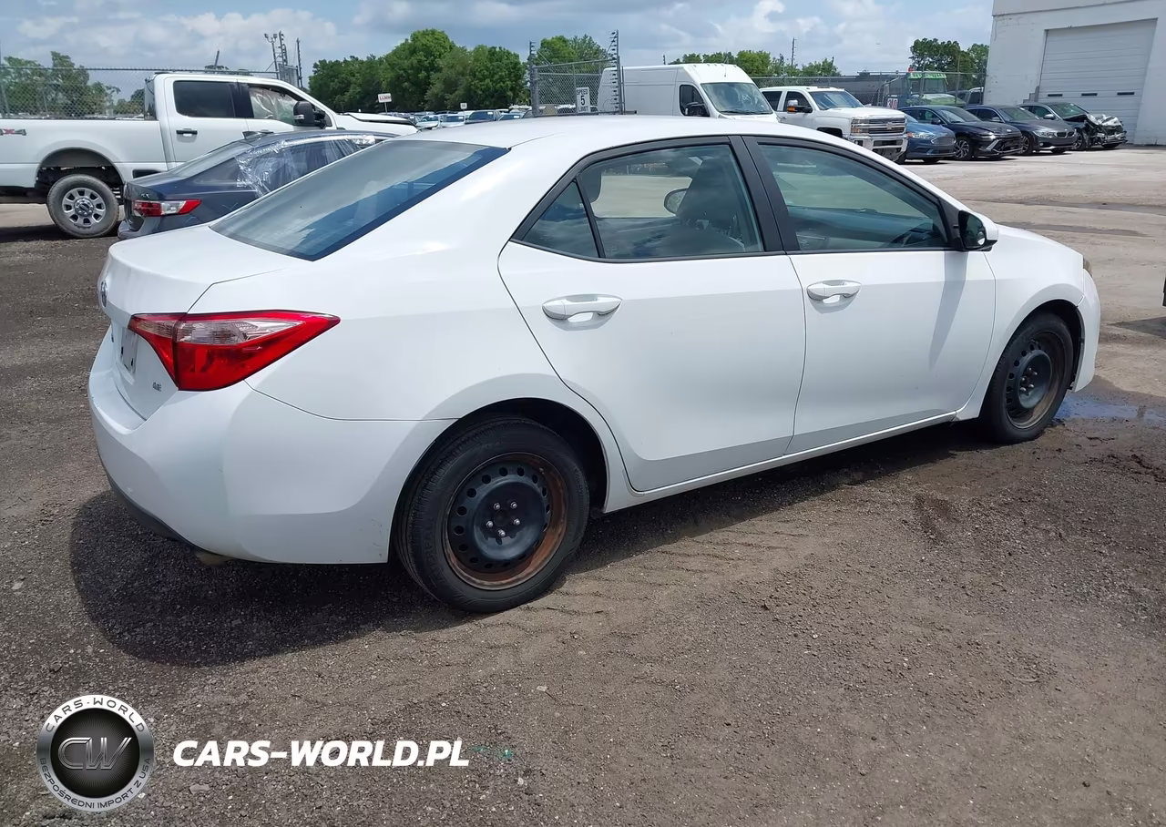 2017 Toyota Corolla Le VIN:5YFBURHE4HP700008 - 4