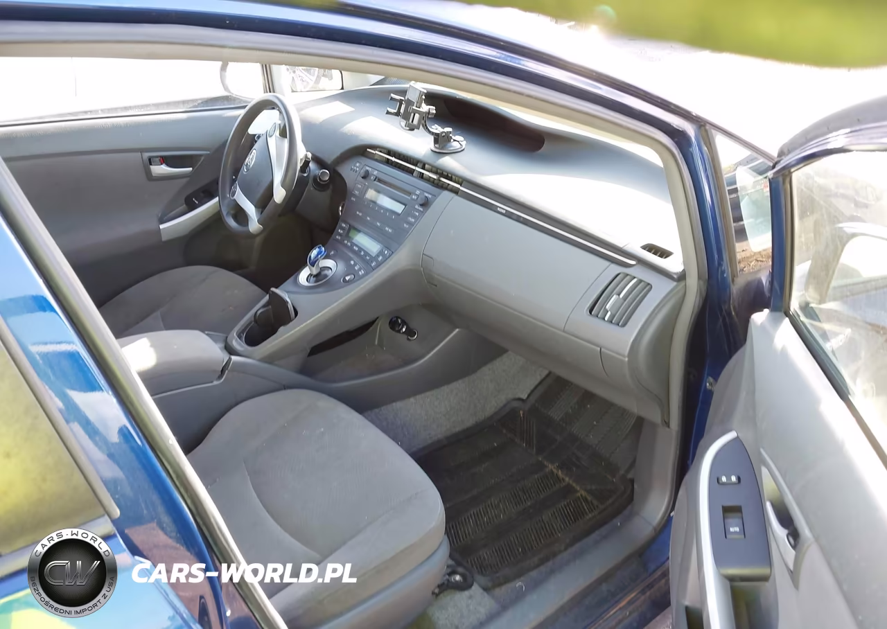 2011 Toyota Prius Two VIN:JTDKN3DUXB1367591 - 5