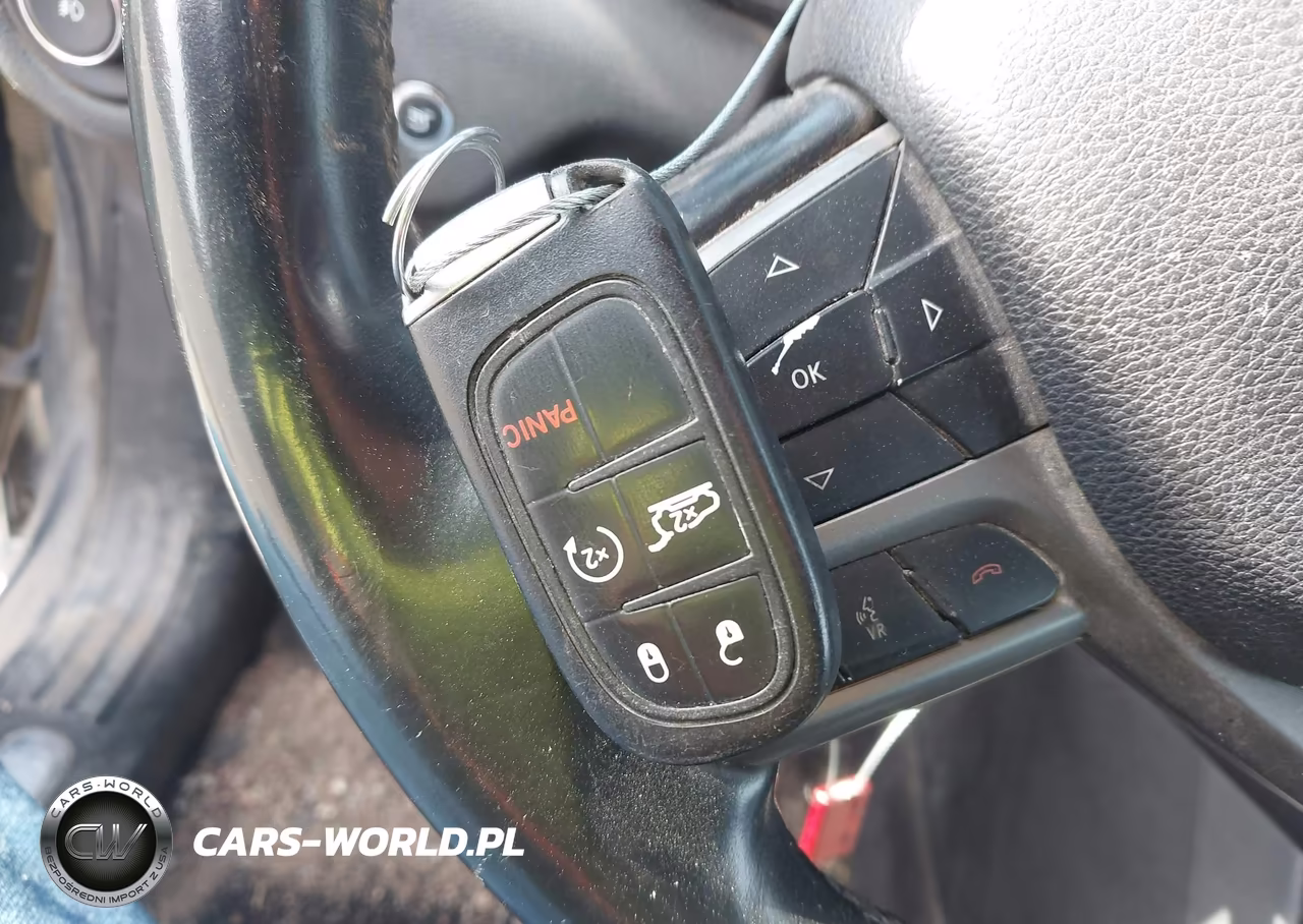 2019 Jeep Cherokee Overland 4X4 VIN:1C4PJMJN1KD174314 - 11
