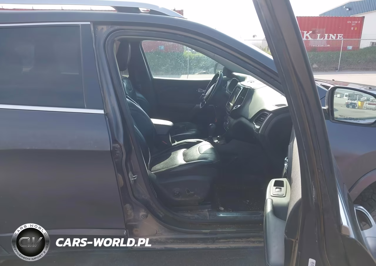 2019 Jeep Cherokee Overland 4X4 VIN:1C4PJMJN1KD174314 - 5