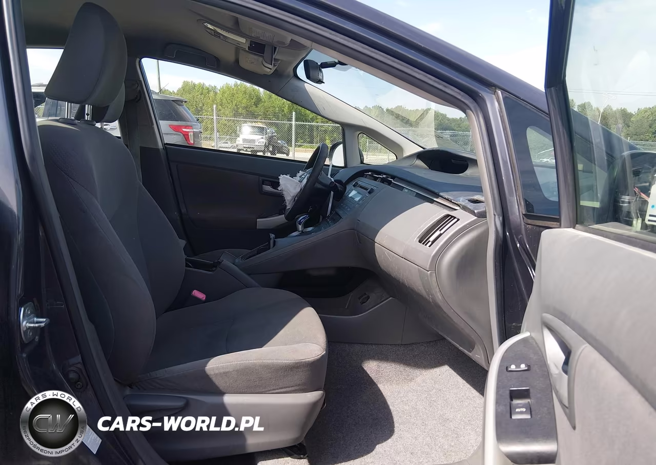 2011 Toyota Prius Two VIN:JTDKN3DU5B5365868 - 5
