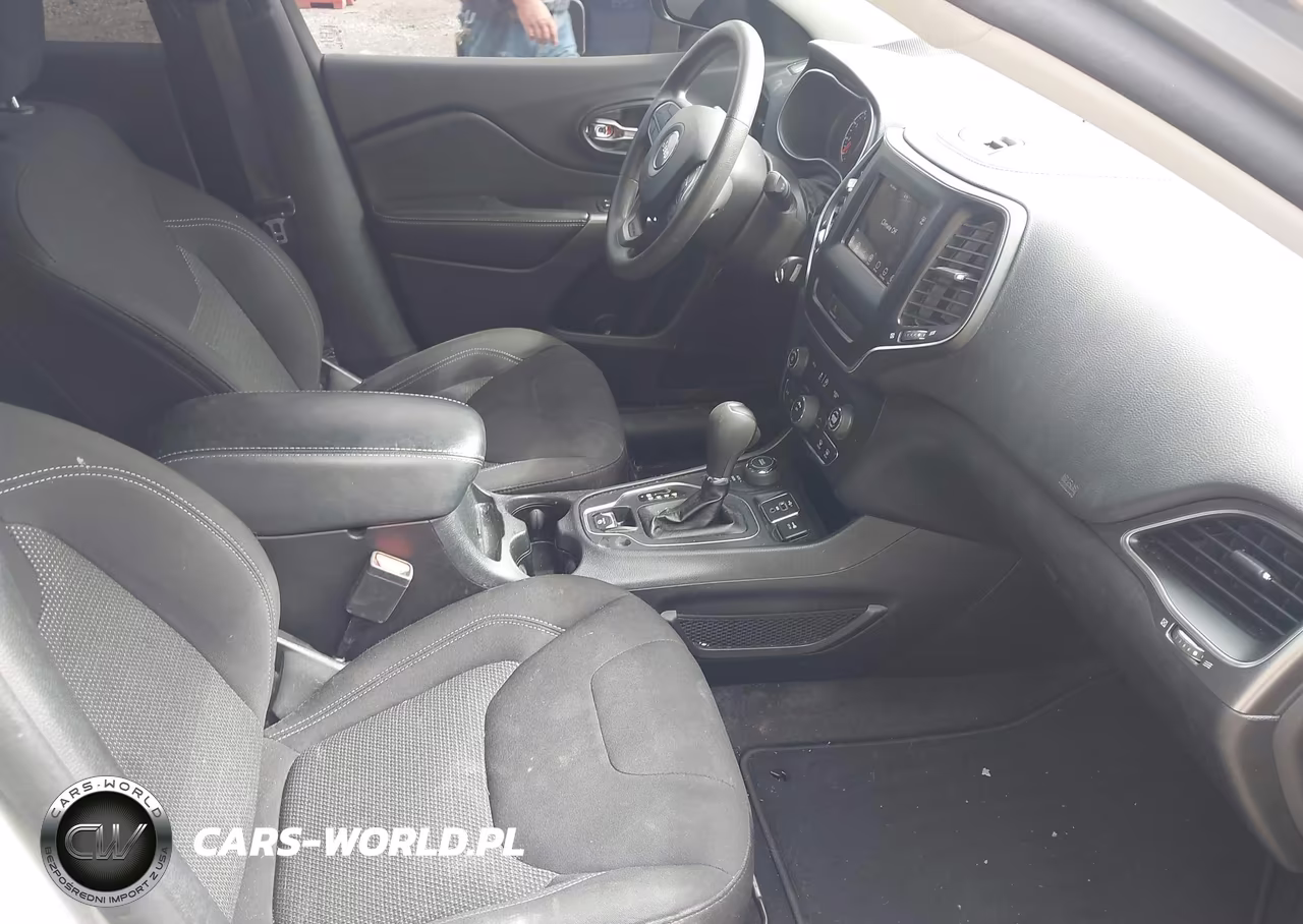 2020 Jeep Cherokee Latitude 4X4 VIN:1C4PJMCB8LD534862 - 5