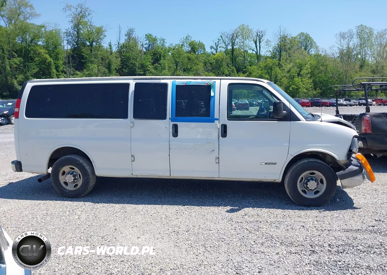2005 Chevrolet Express VIN:1GAHG39U451263088 - 13