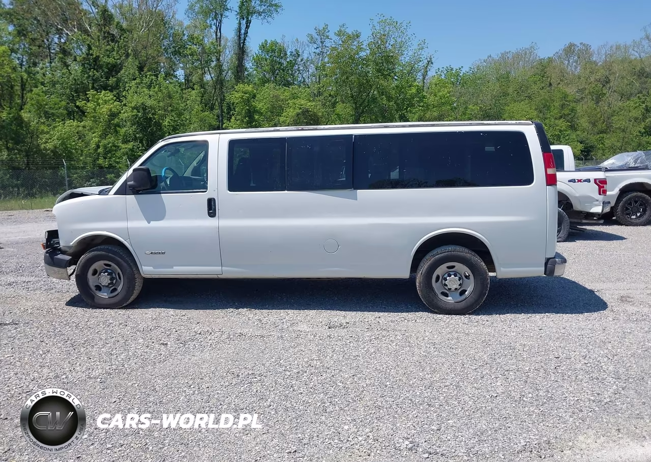2005 Chevrolet Express VIN:1GAHG39U451263088 - 14