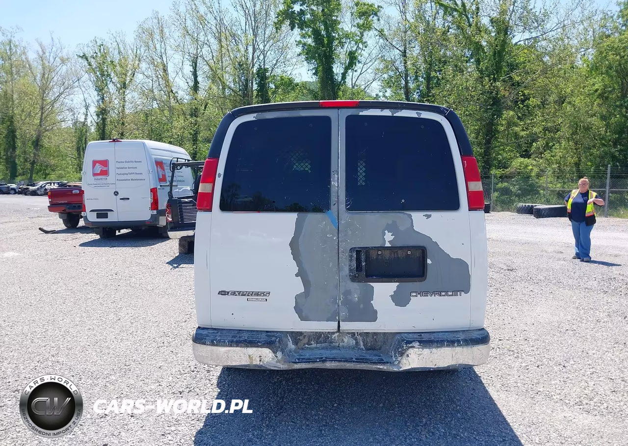2005 Chevrolet Express VIN:1GAHG39U451263088 - 16