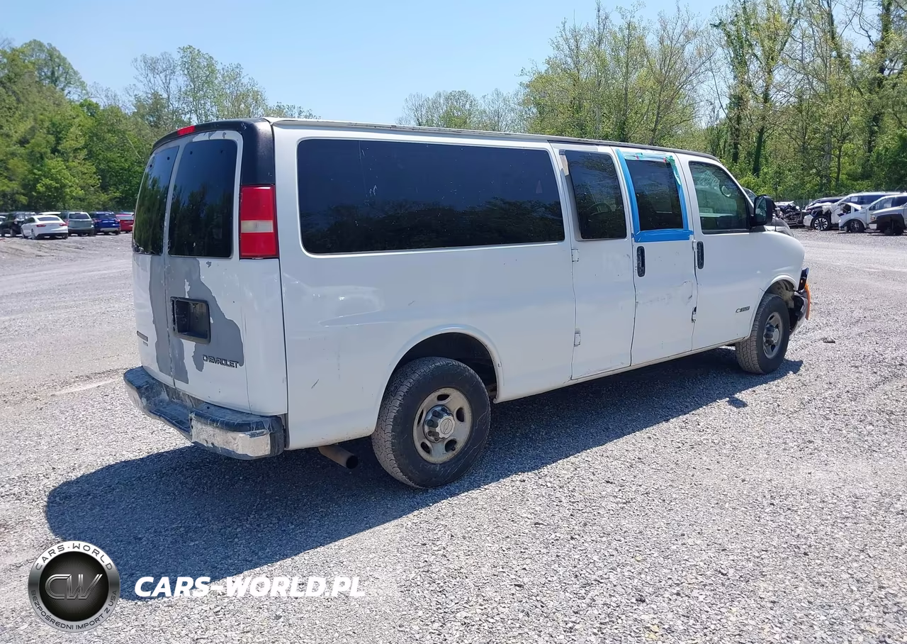 2005 Chevrolet Express VIN:1GAHG39U451263088 - 4
