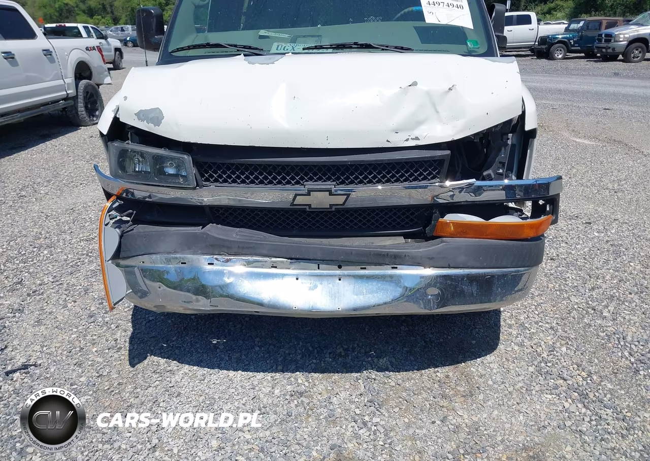 2005 Chevrolet Express VIN:1GAHG39U451263088 - 6