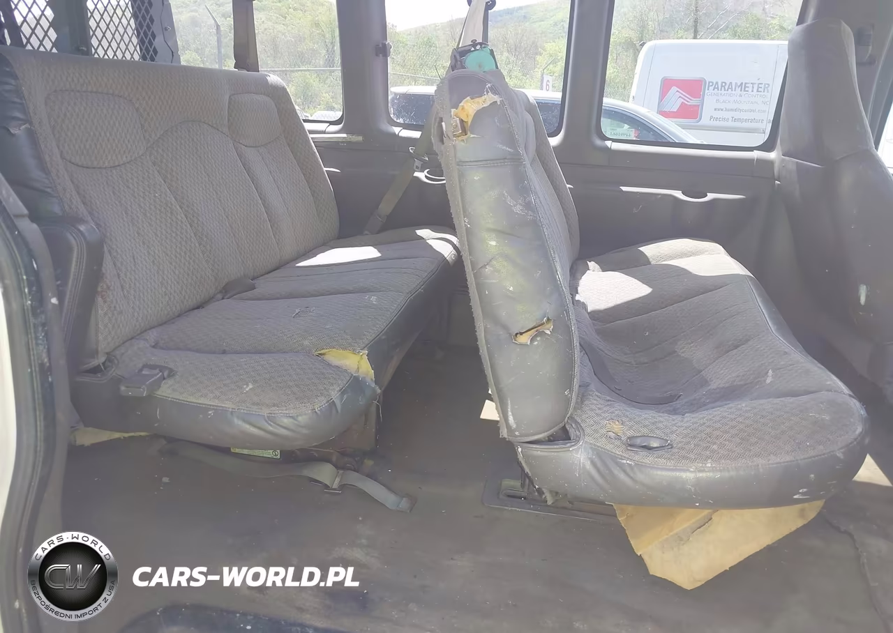 2005 Chevrolet Express VIN:1GAHG39U451263088 - 8