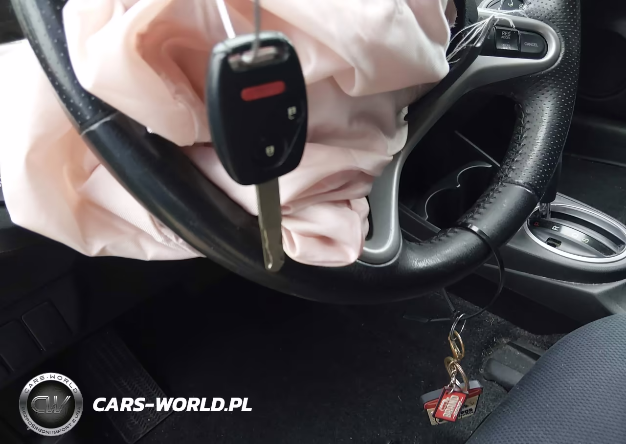 2013 Honda Fit Sport VIN:JHMGE8H55DC044075 - 11