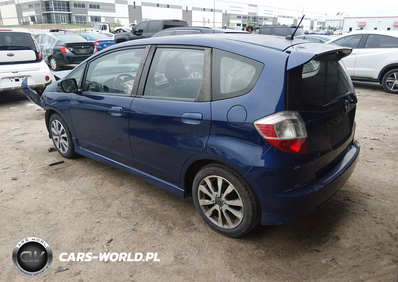 2013 Honda Fit Sport VIN:JHMGE8H55DC044075 - 3