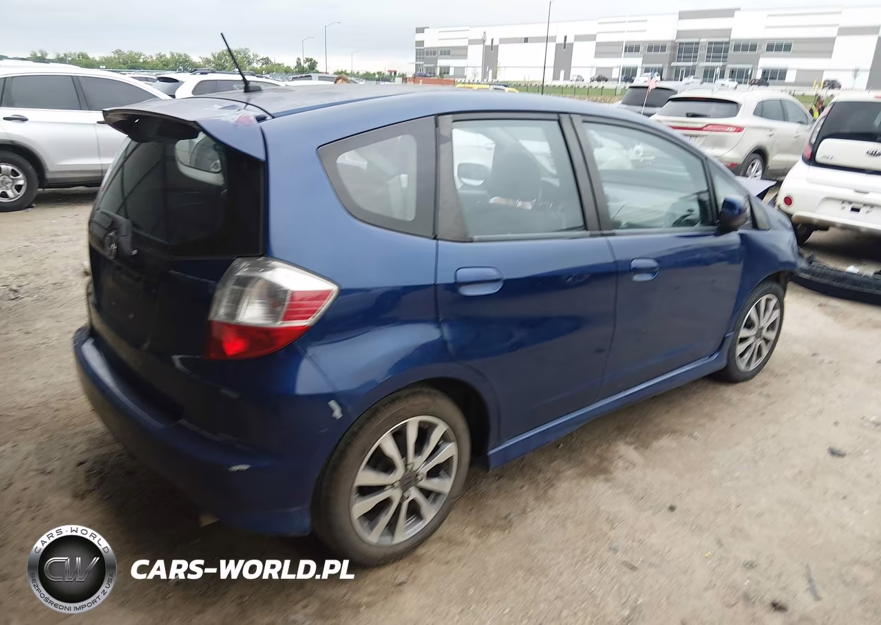 2013 Honda Fit Sport VIN:JHMGE8H55DC044075 - 4