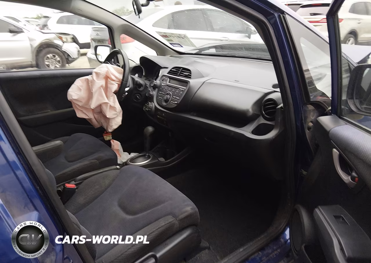 2013 Honda Fit Sport VIN:JHMGE8H55DC044075 - 5