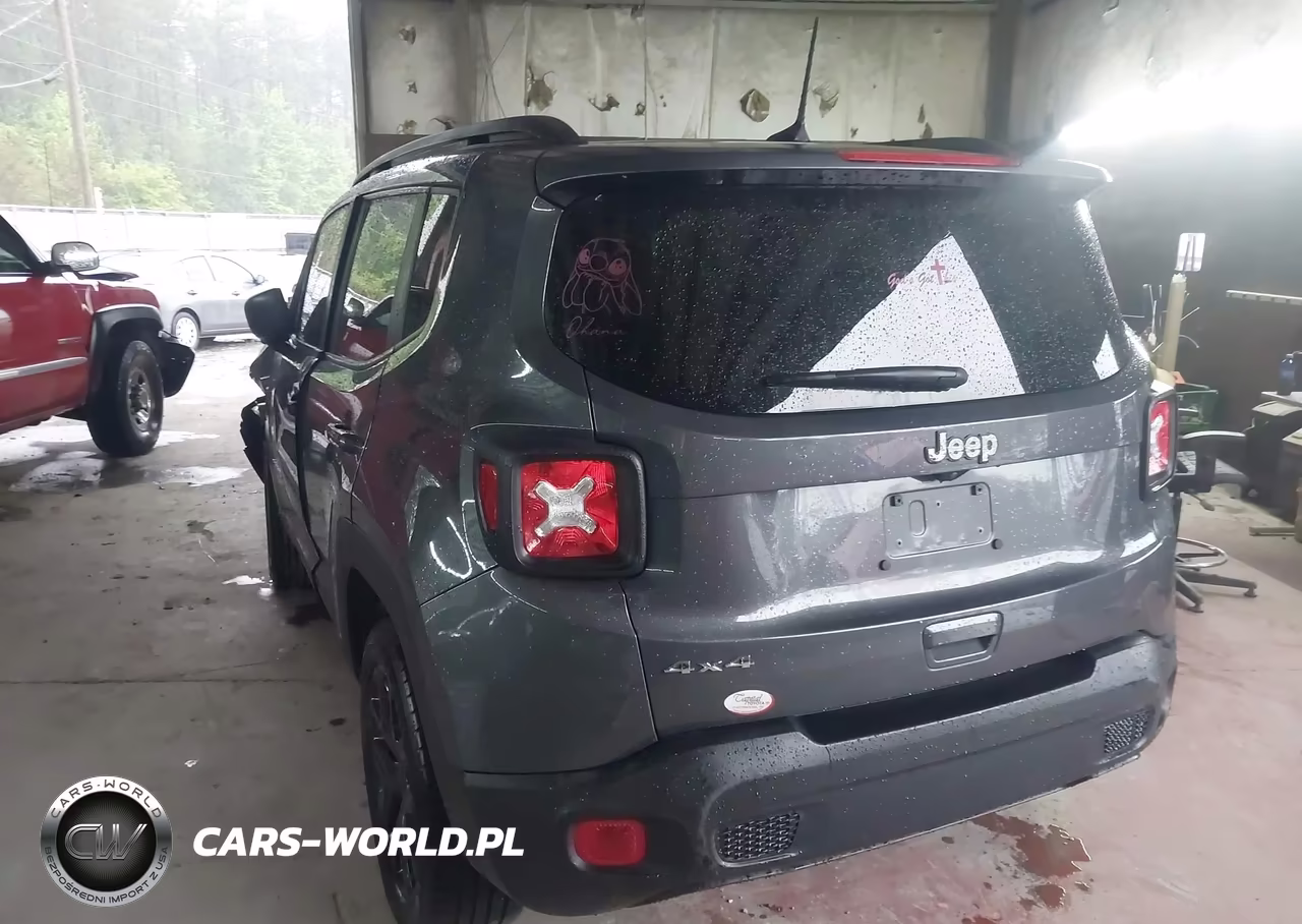2023 Jeep Renegade Latitude 4X4 VIN:ZACNJDB11PPP43591 - 3