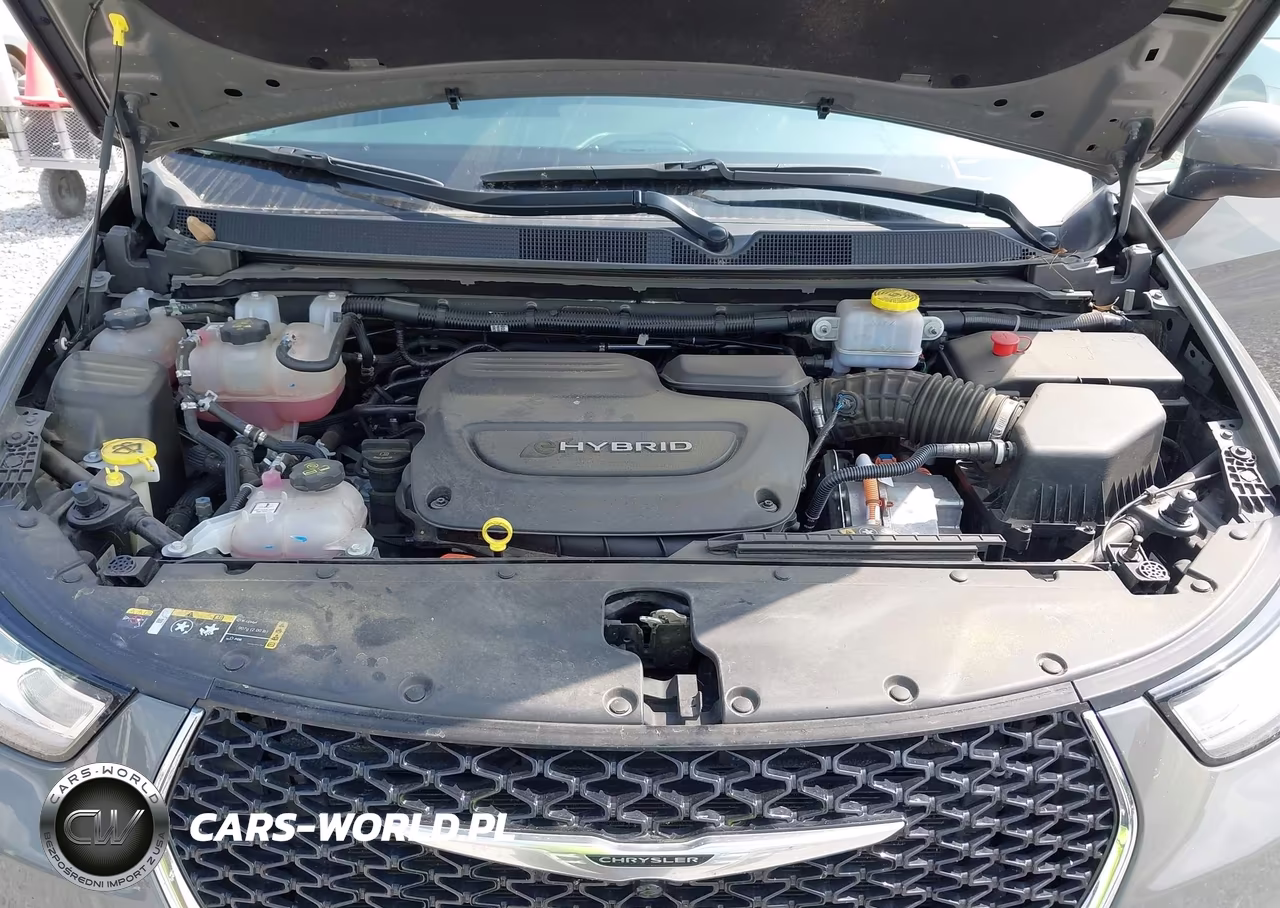 2023 Chrysler Pacifica Hybrid Touring L VIN:2C4RC1L79PR583939 - 10