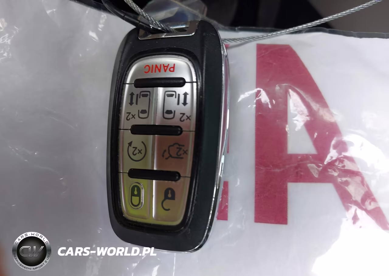2023 Chrysler Pacifica Hybrid Touring L VIN:2C4RC1L79PR583939 - 11