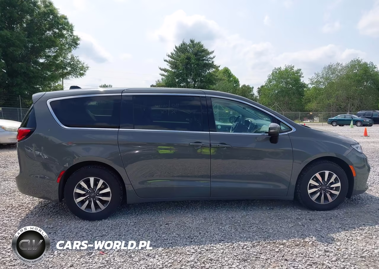 2023 Chrysler Pacifica Hybrid Touring L VIN:2C4RC1L79PR583939 - 13