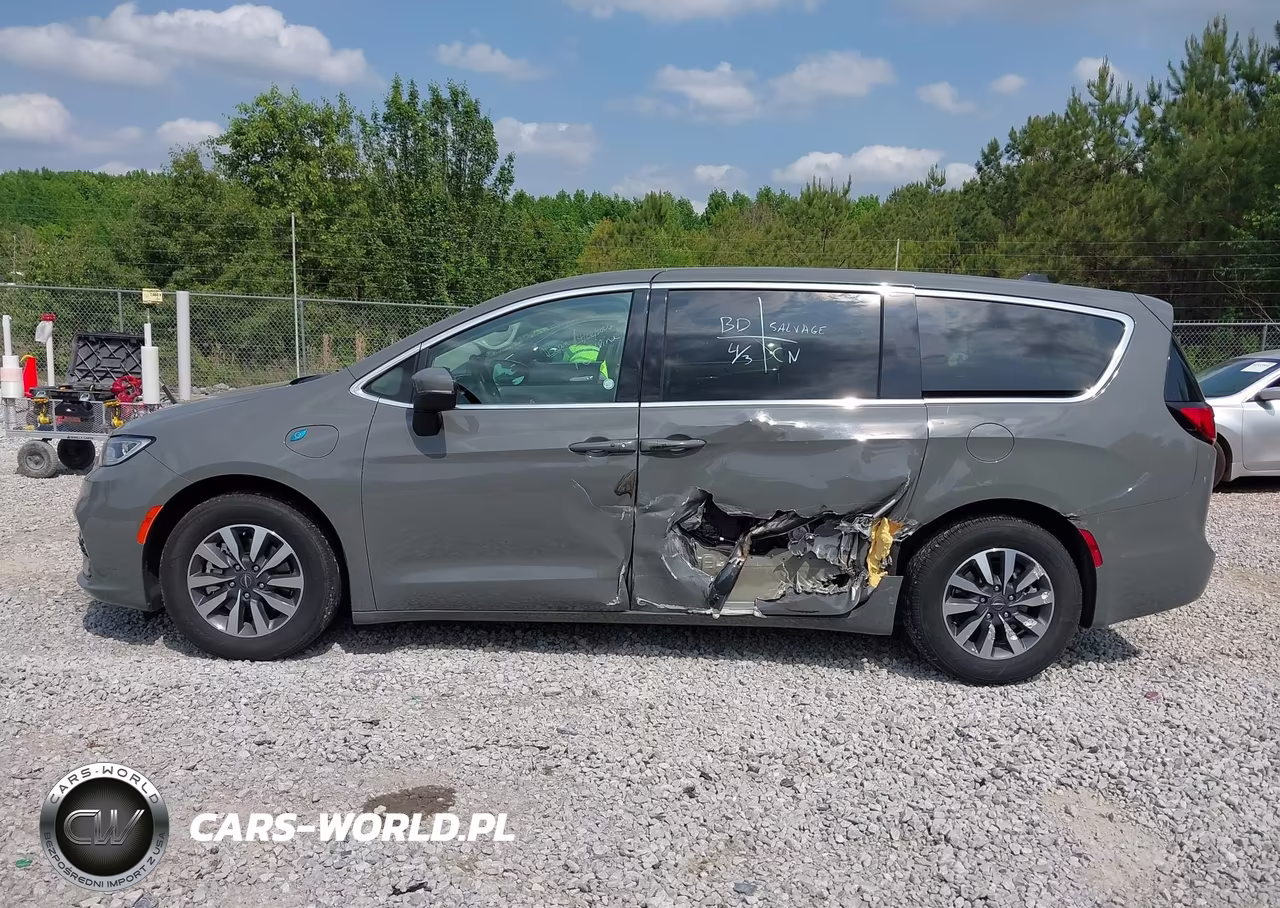 2023 Chrysler Pacifica Hybrid Touring L VIN:2C4RC1L79PR583939 - 14