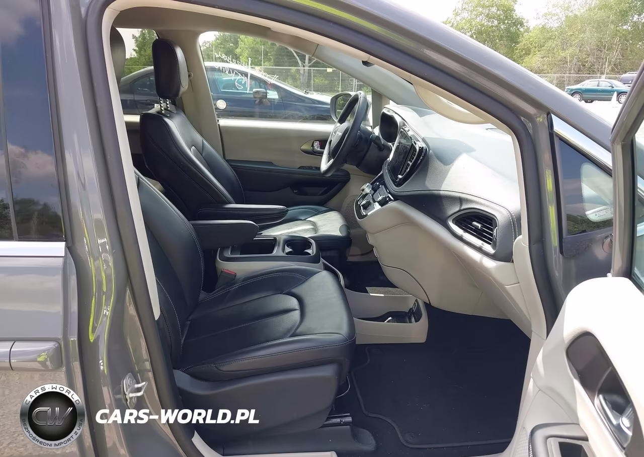 2023 Chrysler Pacifica Hybrid Touring L VIN:2C4RC1L79PR583939 - 5