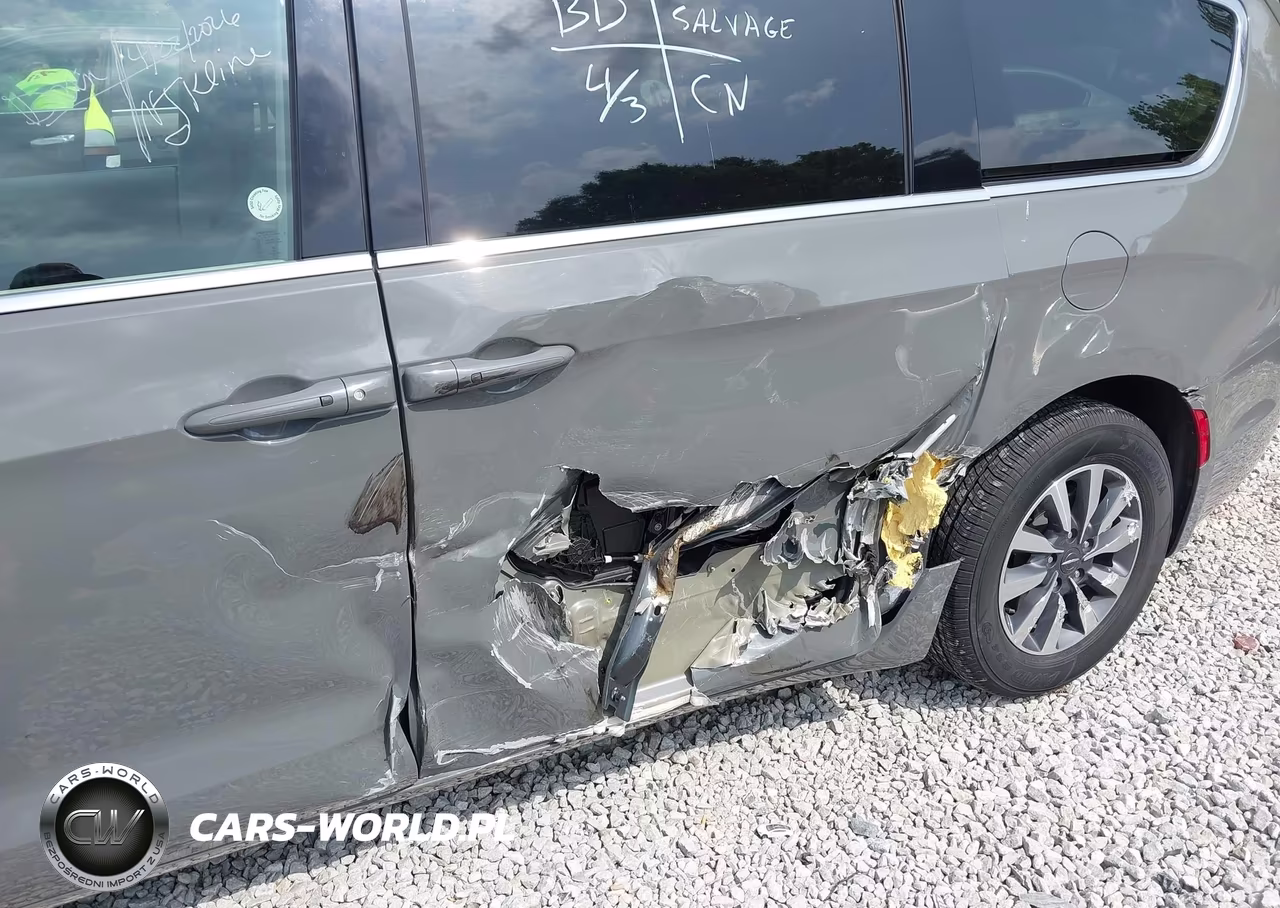 2023 Chrysler Pacifica Hybrid Touring L VIN:2C4RC1L79PR583939 - 6