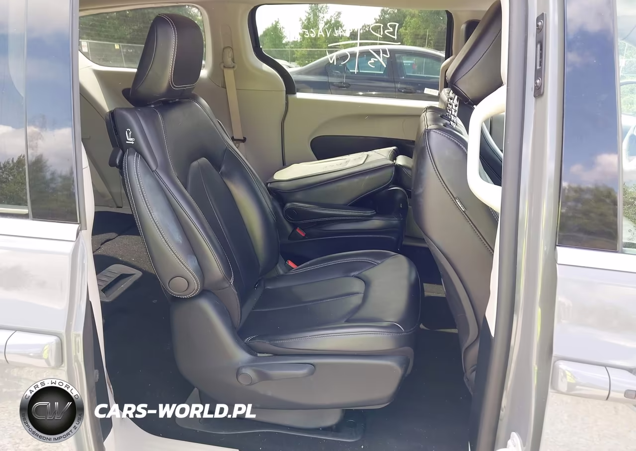 2023 Chrysler Pacifica Hybrid Touring L VIN:2C4RC1L79PR583939 - 8