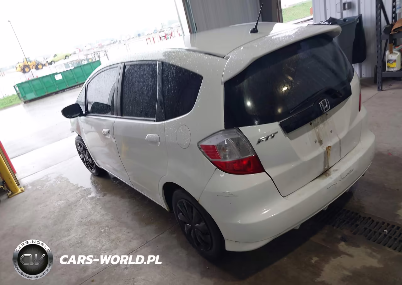 2010 Honda Fit VIN:JHMGE8H20AS017423 - 3