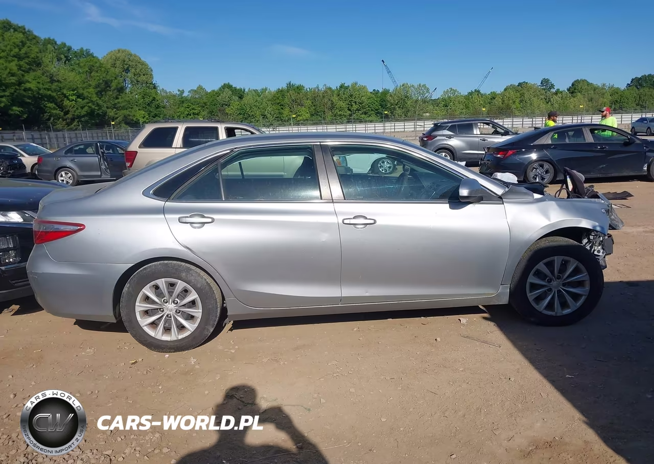 2016 Toyota Camry Le VIN:4T1BF1FK8GU610300 - 13