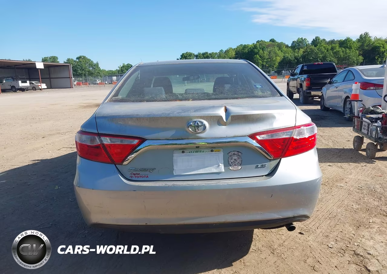 2016 Toyota Camry Le VIN:4T1BF1FK8GU610300 - 16
