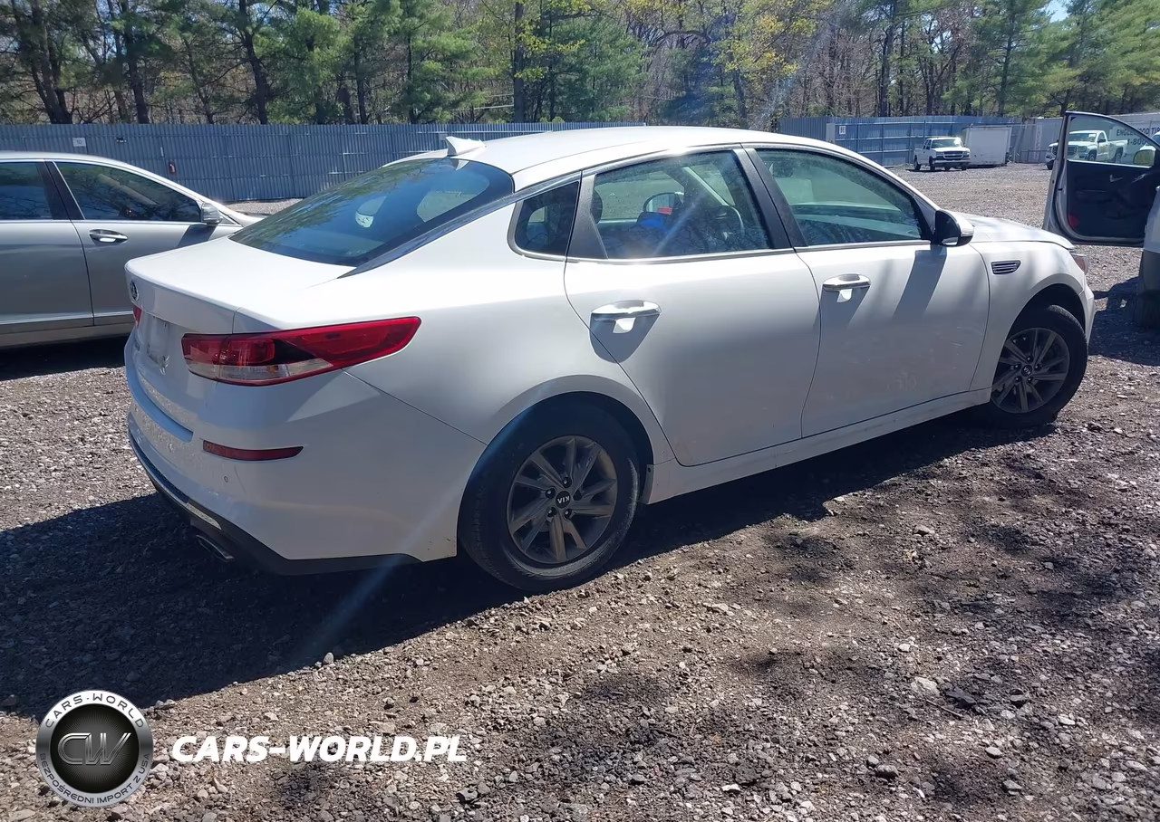 2019 Kia Optima Lx VIN:5XXGT4L31KG364819 - 4