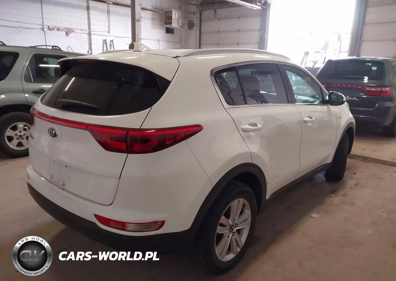2018 Kia Sportage Lx VIN:KNDPMCAC7J7318638 - 4